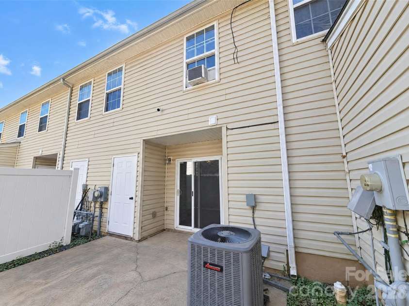 4212 Glenlea Commons Drive, Charlotte, NC 28216.  MLS# CAR4438881, YatesRealty ID 59059. 