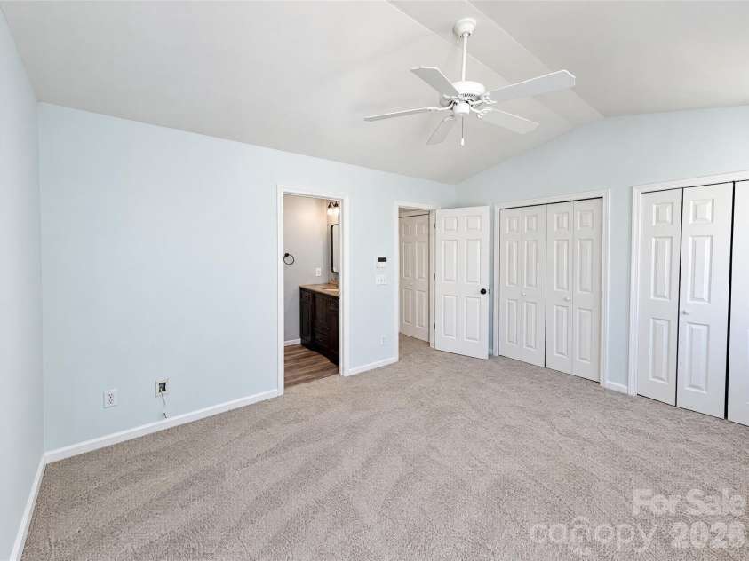 4212 Glenlea Commons Drive, Charlotte, NC 28216.  MLS# CAR4438881, YatesRealty ID 59059. 