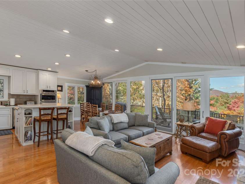 68 Qualla Trace, Lake Toxaway, NC 28747.  MLS# CAR4244456, YatesRealty ID 5906. Entrance