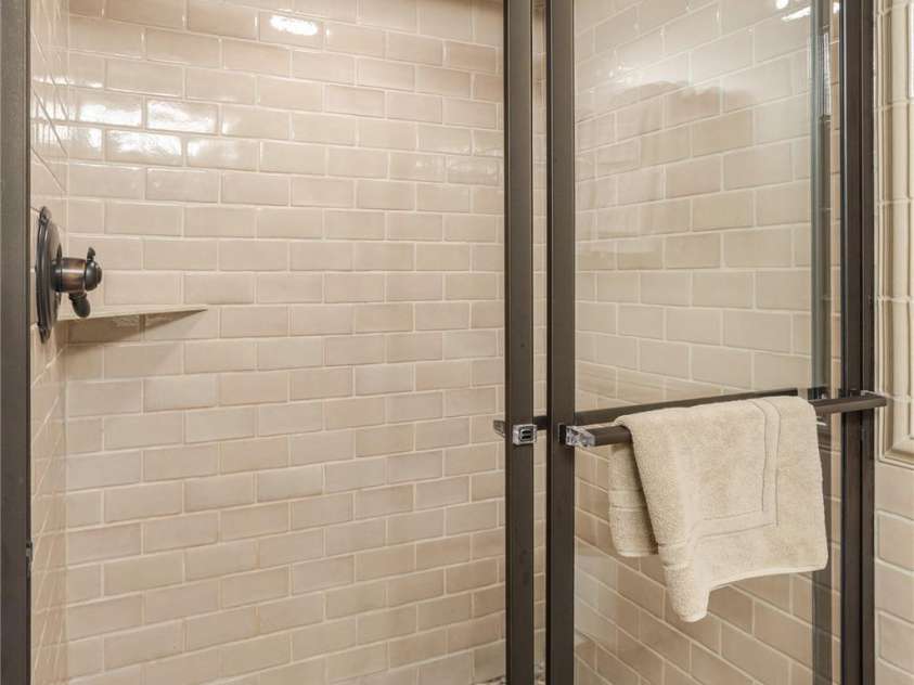 68 Qualla Trace, Lake Toxaway, NC 28747.  MLS# CAR4244456, YatesRealty ID 5906. Hall bath with river stone flooring