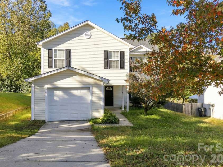 815 Valley Ridge Road, Charlotte, NC 28214.  MLS# CAR4438780, YatesRealty ID 59061. 