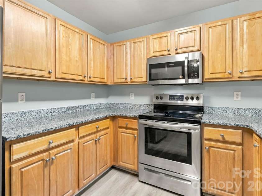 815 Valley Ridge Road, Charlotte, NC 28214.  MLS# CAR4438780, YatesRealty ID 59061. 