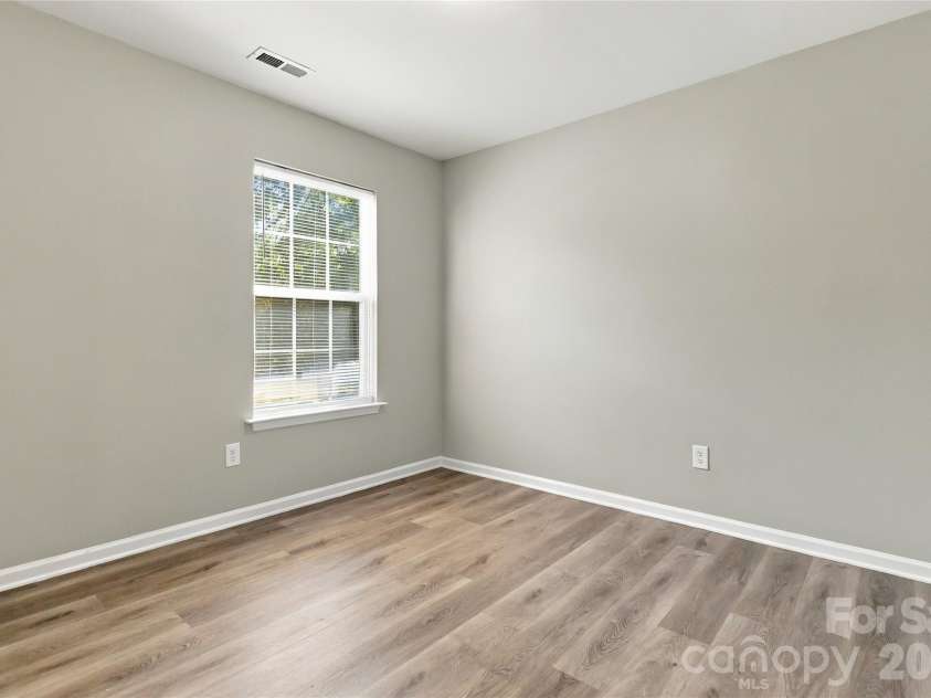 815 Valley Ridge Road, Charlotte, NC 28214.  MLS# CAR4438780, YatesRealty ID 59061. 