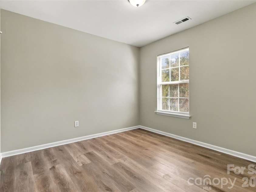 815 Valley Ridge Road, Charlotte, NC 28214.  MLS# CAR4438780, YatesRealty ID 59061. 