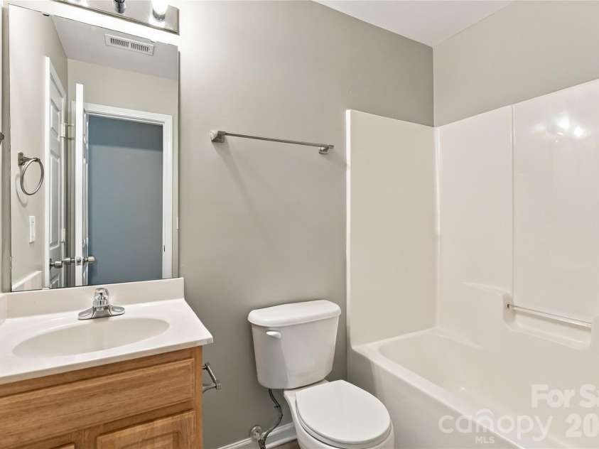815 Valley Ridge Road, Charlotte, NC 28214.  MLS# CAR4438780, YatesRealty ID 59061. 