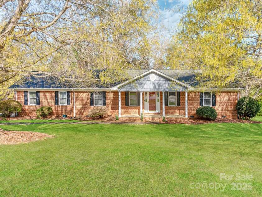 108 Glenview Drive, Cherryville, NC 28021.  MLS# CAR4242060, YatesRealty ID 5907. 