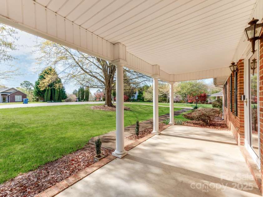 108 Glenview Drive, Cherryville, NC 28021.  MLS# CAR4242060, YatesRealty ID 5907. 