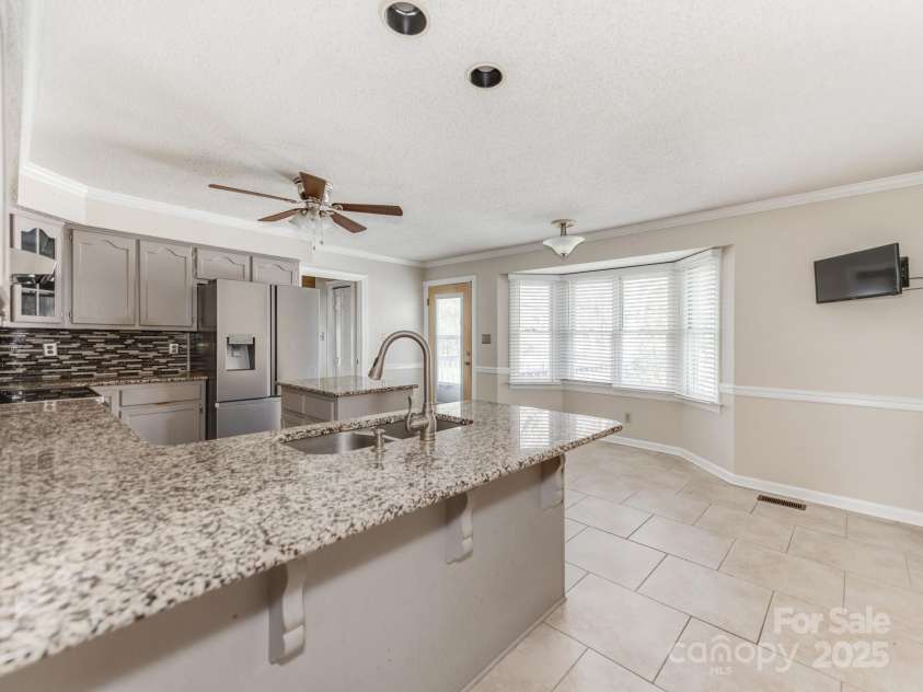 108 Glenview Drive, Cherryville, NC 28021.  MLS# CAR4242060, YatesRealty ID 5907. 