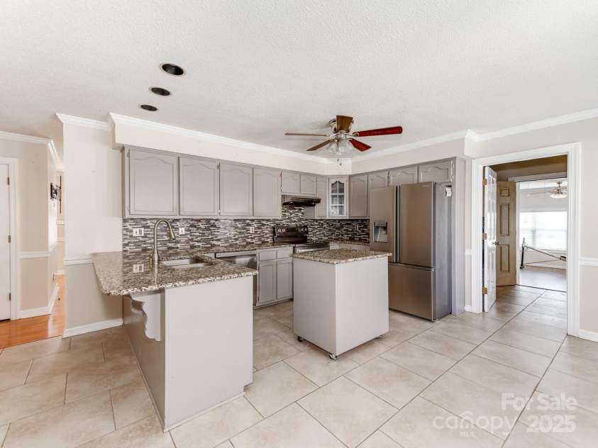 108 Glenview Drive, Cherryville, NC 28021.  MLS# CAR4242060, YatesRealty ID 5907. 