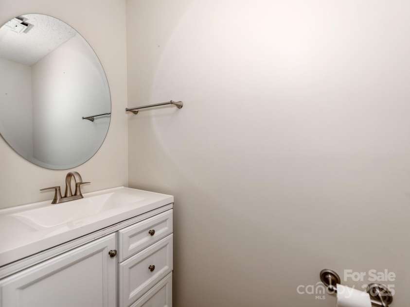 108 Glenview Drive, Cherryville, NC 28021.  MLS# CAR4242060, YatesRealty ID 5907. 