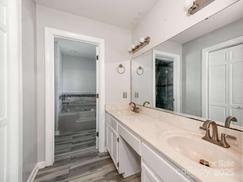 108 Glenview Drive, Cherryville, NC 28021.  MLS# CAR4242060, YatesRealty ID 5907. 