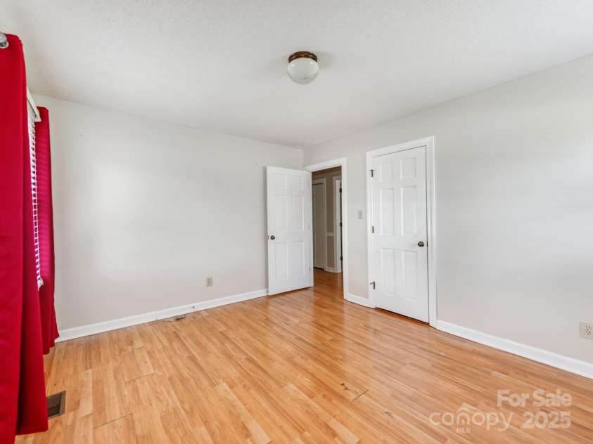 108 Glenview Drive, Cherryville, NC 28021.  MLS# CAR4242060, YatesRealty ID 5907. 