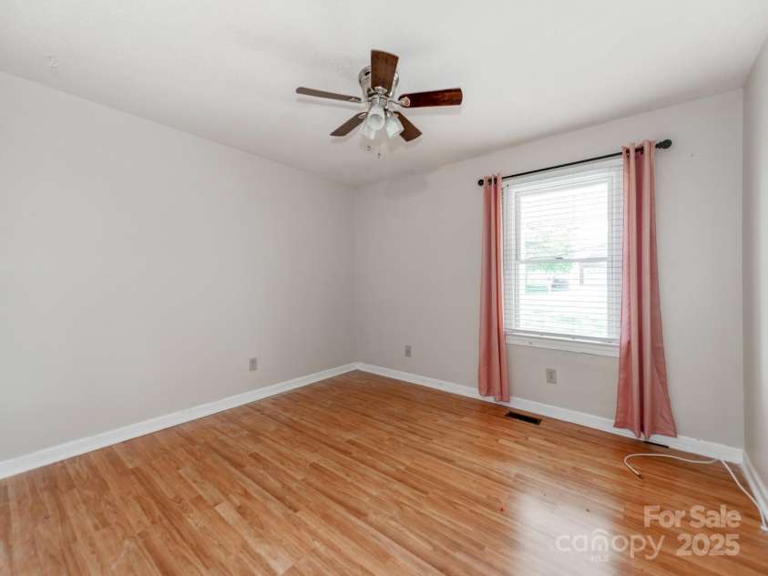 108 Glenview Drive, Cherryville, NC 28021.  MLS# CAR4242060, YatesRealty ID 5907. 