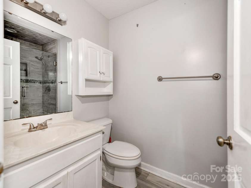 108 Glenview Drive, Cherryville, NC 28021.  MLS# CAR4242060, YatesRealty ID 5907. 