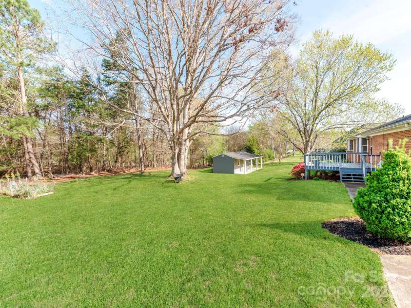 108 Glenview Drive, Cherryville, NC 28021.  MLS# CAR4242060, YatesRealty ID 5907. 