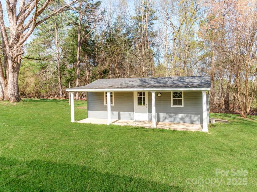 108 Glenview Drive, Cherryville, NC 28021.  MLS# CAR4242060, YatesRealty ID 5907. 