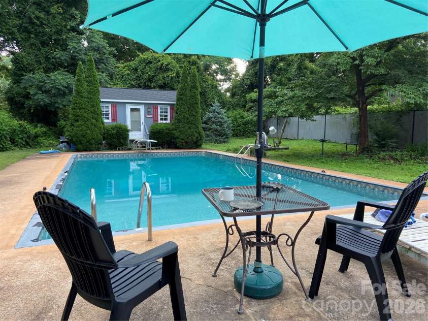 3218 Driftwood Drive, Charlotte, NC 28205.  MLS# CAR4341093, YatesRealty ID 5907. Pool View