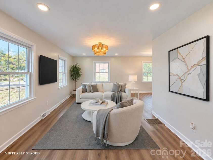 2808 28th Street, Hickory, NC 28601.  MLS# CAR4432829, YatesRealty ID 59074. 