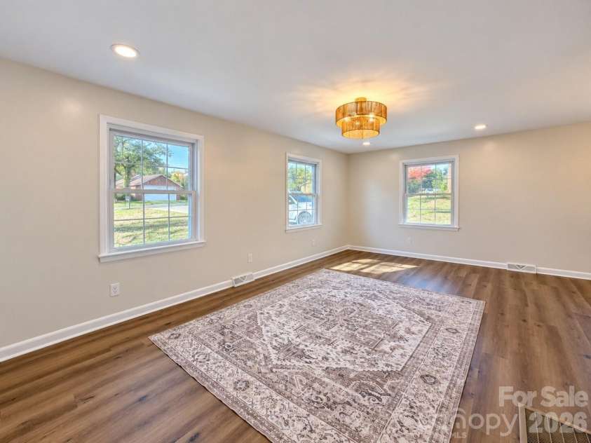 2808 28th Street, Hickory, NC 28601.  MLS# CAR4432829, YatesRealty ID 59074. 