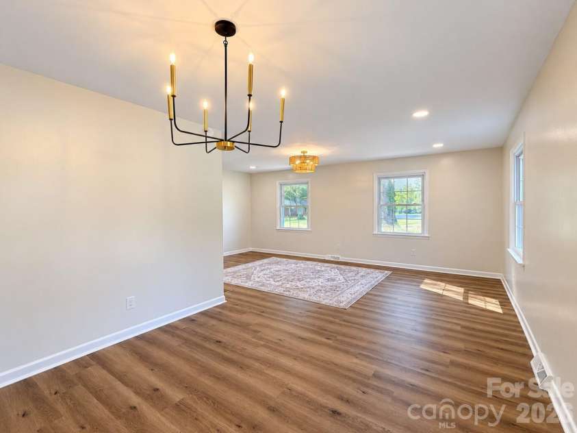 2808 28th Street, Hickory, NC 28601.  MLS# CAR4432829, YatesRealty ID 59074. 