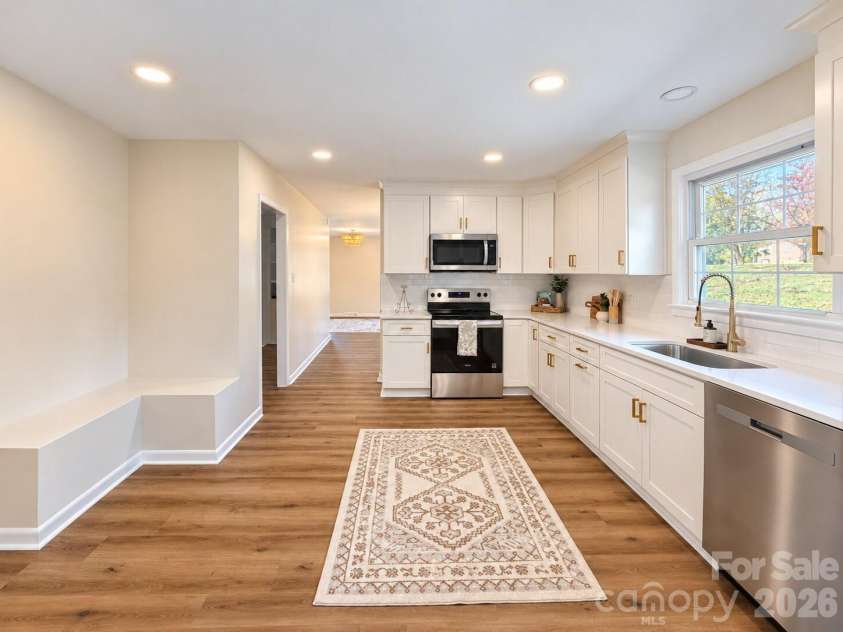 2808 28th Street, Hickory, NC 28601.  MLS# CAR4432829, YatesRealty ID 59074. 