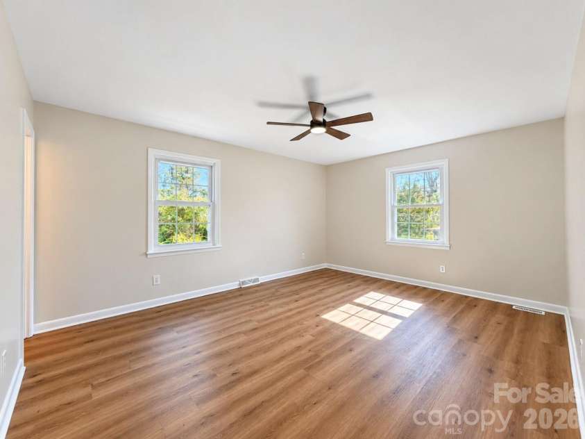 2808 28th Street, Hickory, NC 28601.  MLS# CAR4432829, YatesRealty ID 59074. 