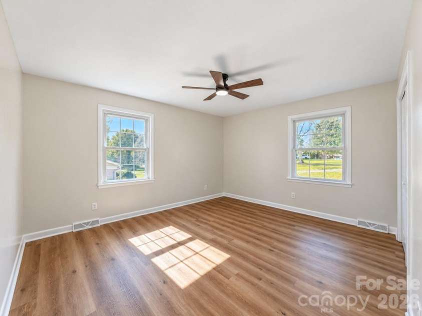 2808 28th Street, Hickory, NC 28601.  MLS# CAR4432829, YatesRealty ID 59074. 