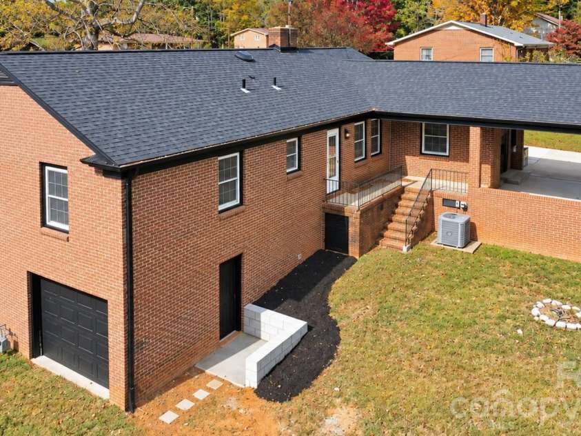 2808 28th Street, Hickory, NC 28601.  MLS# CAR4432829, YatesRealty ID 59074. 