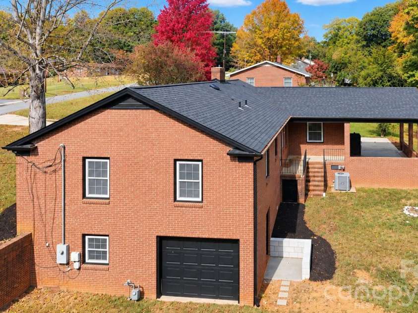 2808 28th Street, Hickory, NC 28601.  MLS# CAR4432829, YatesRealty ID 59074. 