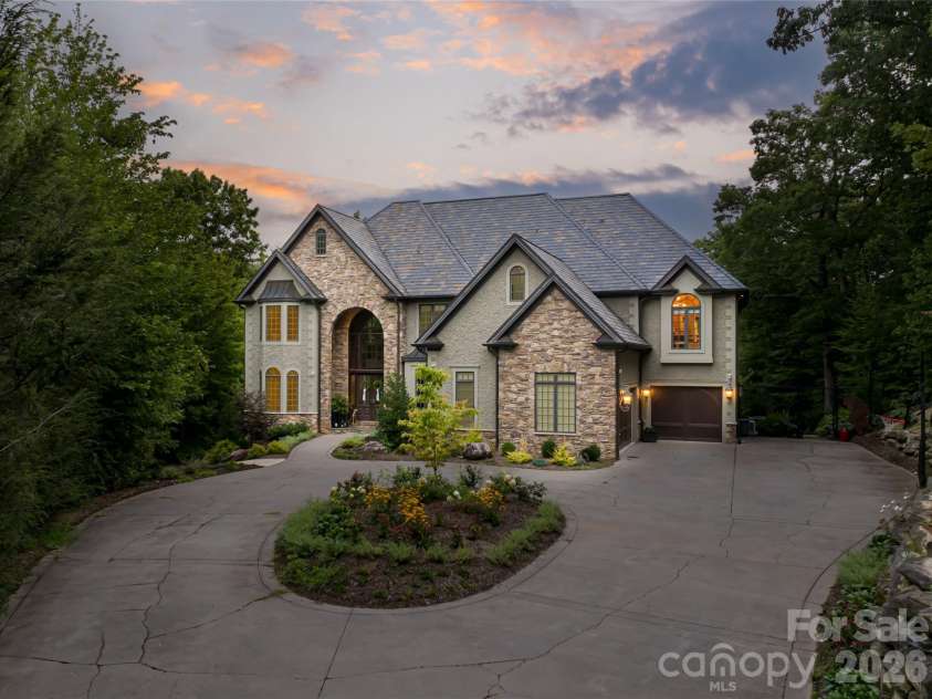 413 Barrington Drive, Asheville, NC 28803.  MLS# CAR4295526, YatesRealty ID 5908. 