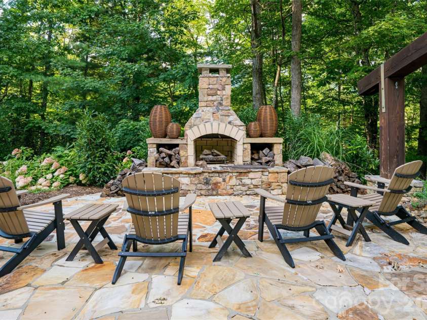 413 Barrington Drive, Asheville, NC 28803.  MLS# CAR4295526, YatesRealty ID 5908. 