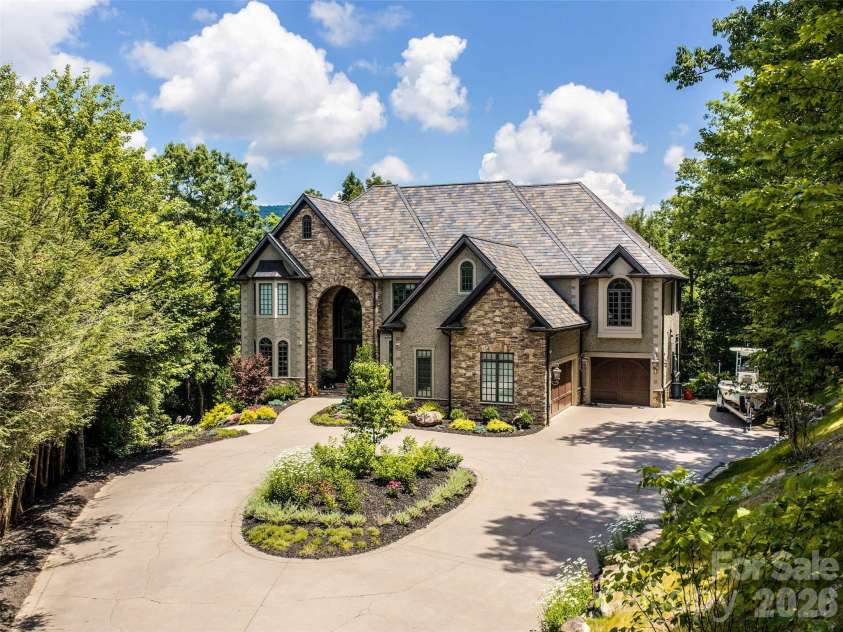 413 Barrington Drive, Asheville, NC 28803.  MLS# CAR4403842, YatesRealty ID 5908. 