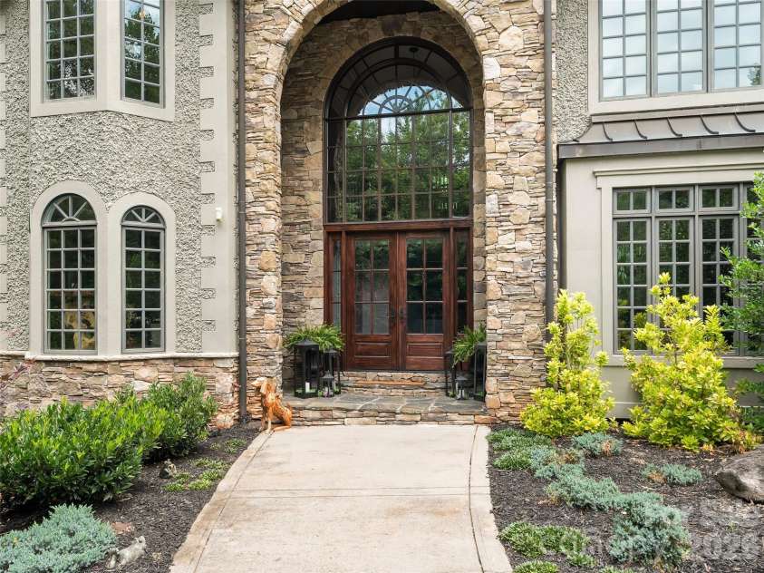 413 Barrington Drive, Asheville, NC 28803.  MLS# CAR4403842, YatesRealty ID 5908. 