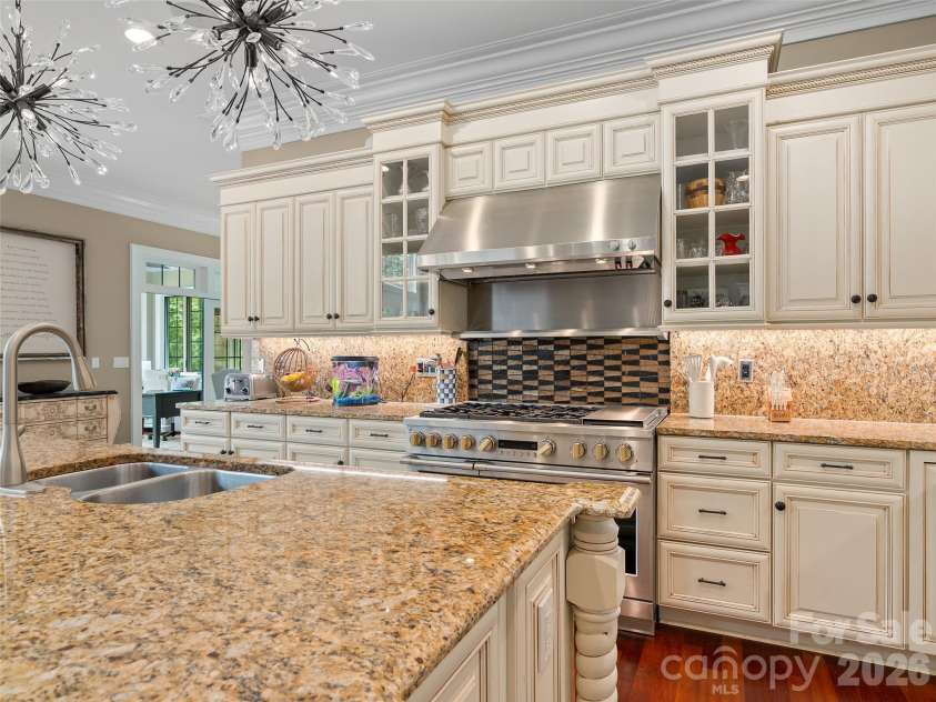 413 Barrington Drive, Asheville, NC 28803.  MLS# CAR4403842, YatesRealty ID 5908. 