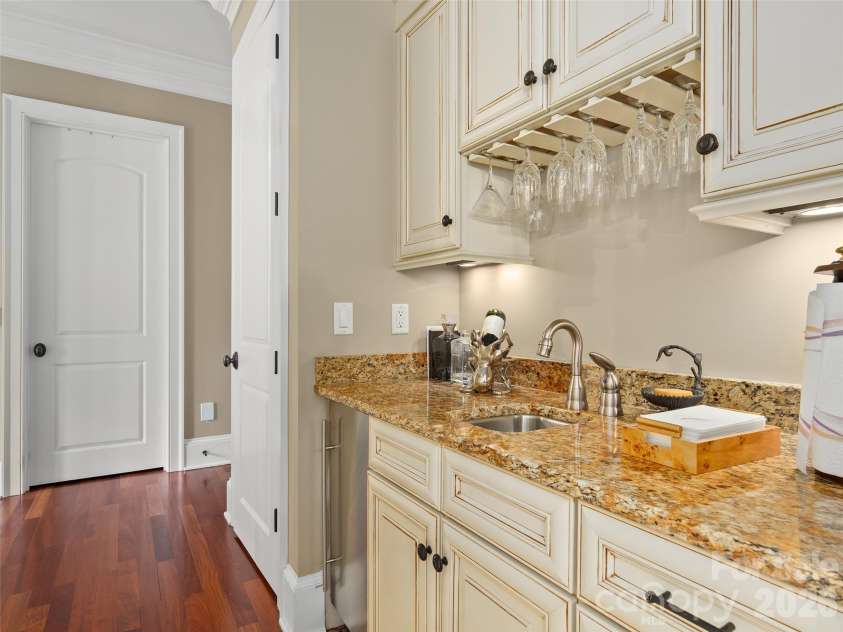 413 Barrington Drive, Asheville, NC 28803.  MLS# CAR4403842, YatesRealty ID 5908. 