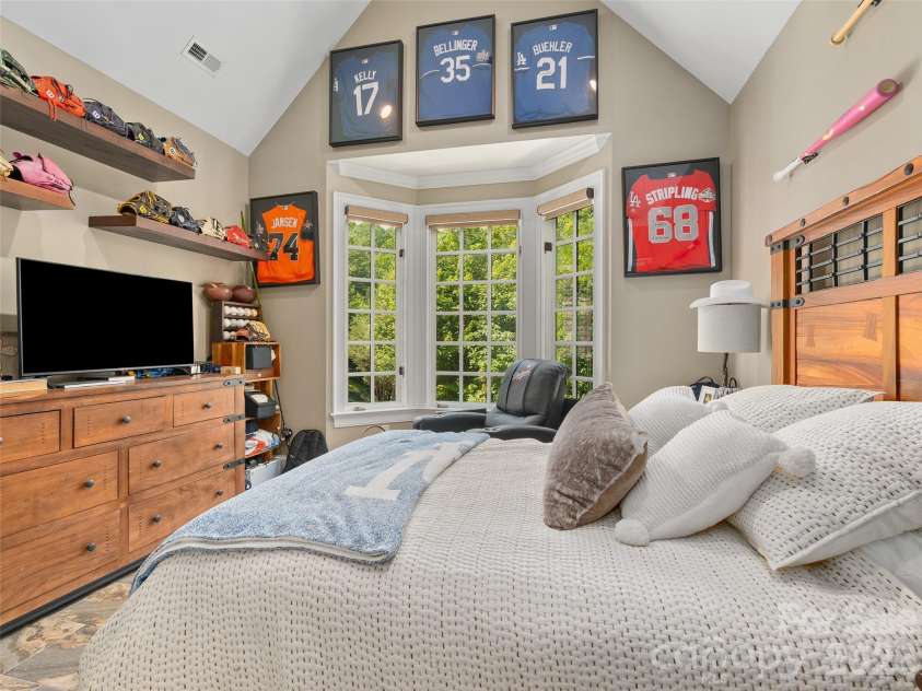 413 Barrington Drive, Asheville, NC 28803.  MLS# CAR4403842, YatesRealty ID 5908. 
