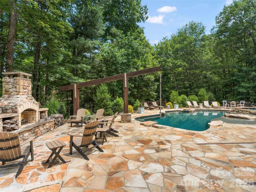 413 Barrington Drive, Asheville, NC 28803.  MLS# CAR4403842, YatesRealty ID 5908. 