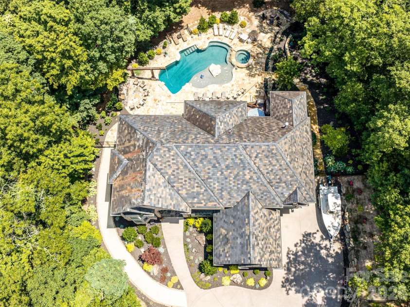 413 Barrington Drive, Asheville, NC 28803.  MLS# CAR4403842, YatesRealty ID 5908. 