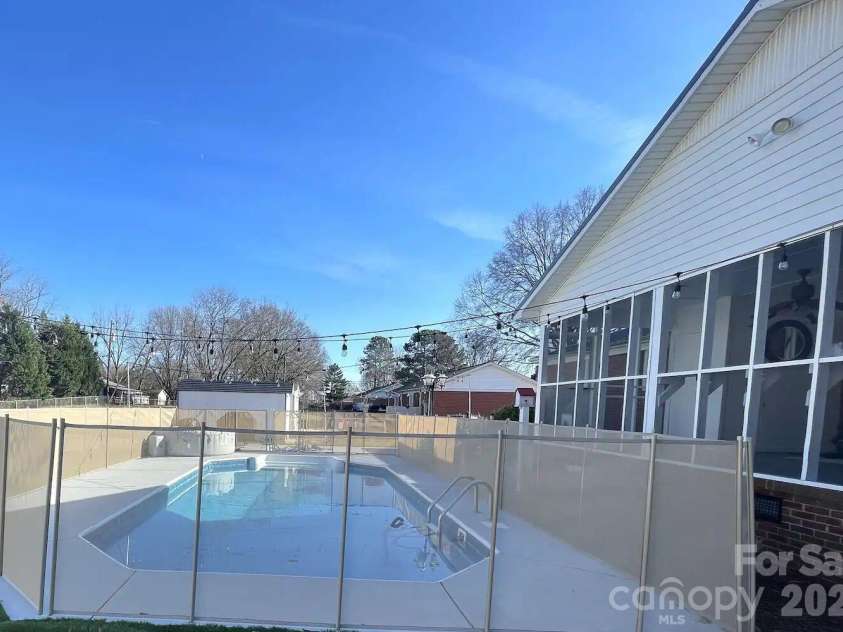 3117 Smith Farm Road, Matthews, NC 28104.  MLS# CAR4438902, YatesRealty ID 59081. 