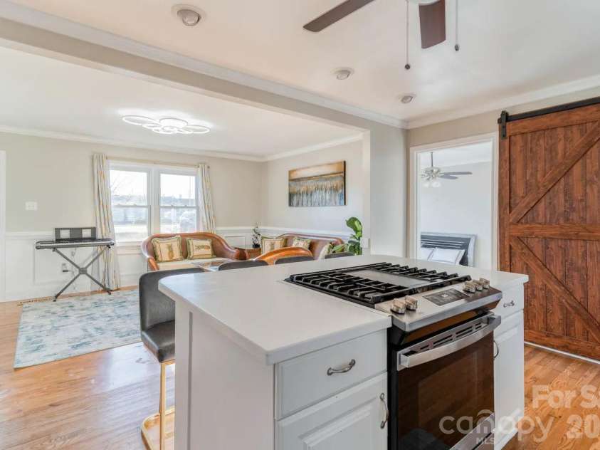 3117 Smith Farm Road, Matthews, NC 28104.  MLS# CAR4438902, YatesRealty ID 59081. 