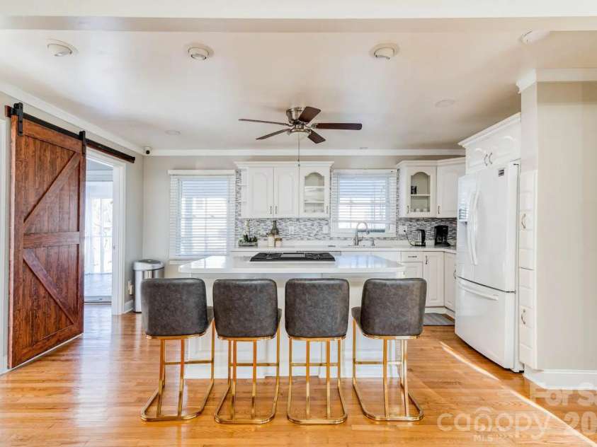 3117 Smith Farm Road, Matthews, NC 28104.  MLS# CAR4438902, YatesRealty ID 59081. 