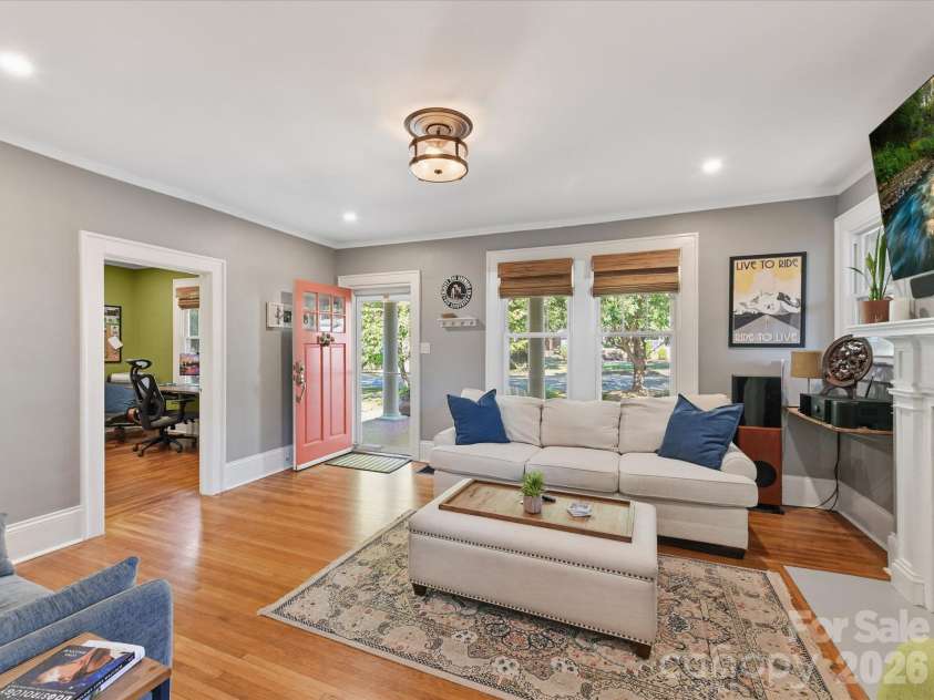 415 West Boulevard, Charlotte, NC 28203.  MLS# CAR4438167, YatesRealty ID 59084. 