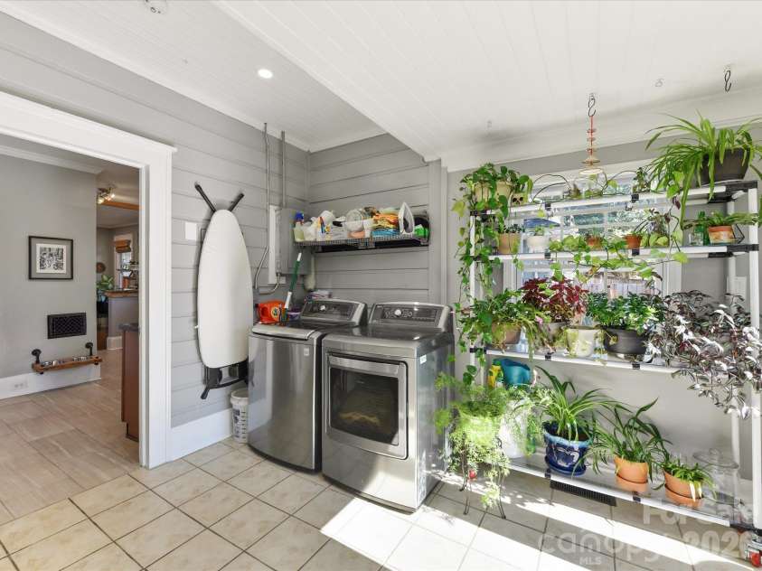 415 West Boulevard, Charlotte, NC 28203.  MLS# CAR4438167, YatesRealty ID 59084. 