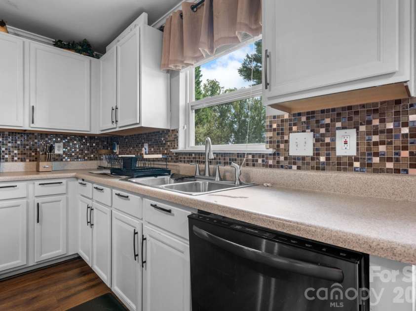 873 Willow Creek Drive, Gastonia, NC 28054.  MLS# CAR4438054, YatesRealty ID 59089. 