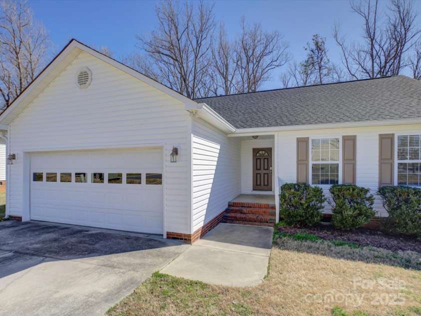 439 Berwick Drive, Rock Hill, SC 29730.  MLS# CAR4231286, YatesRealty ID 5909. 