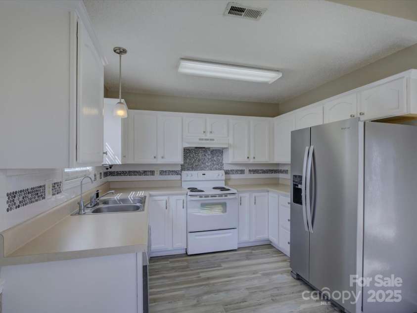439 Berwick Drive, Rock Hill, SC 29730.  MLS# CAR4231286, YatesRealty ID 5909. 