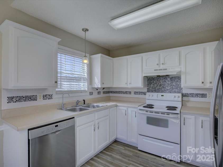 439 Berwick Drive, Rock Hill, SC 29730.  MLS# CAR4231286, YatesRealty ID 5909. 