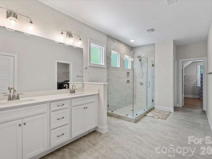 221 Burree Road, Clover, SC 29710.  MLS# CAR4340958, YatesRealty ID 5910. Primary en-suite