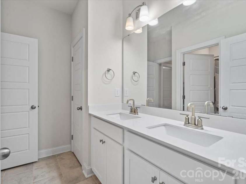 221 Burree Road, Clover, SC 29710.  MLS# CAR4340958, YatesRealty ID 5910. Primary ensuite 