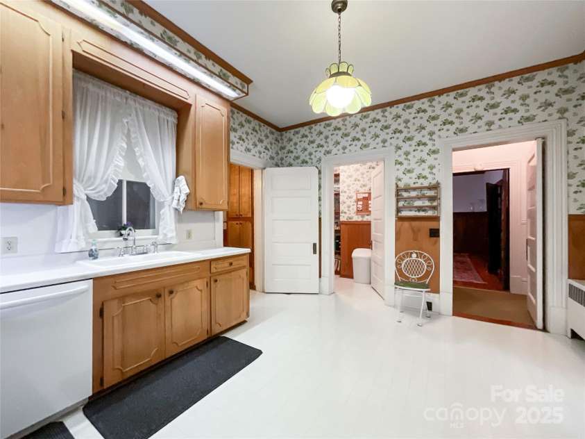 306 Main Street, Chesterfield, SC 29709.  MLS# CAR4244059, YatesRealty ID 5910. 